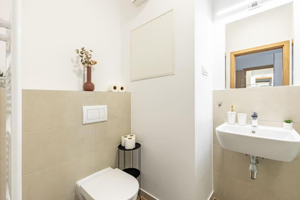 Cityscape Oasis: Active Studio Heaven Bratislava Ngoại thất bức ảnh