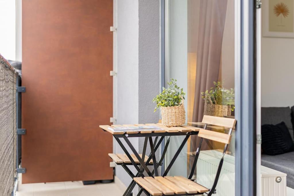 Cityscape Oasis: Active Studio Heaven Bratislava Ngoại thất bức ảnh