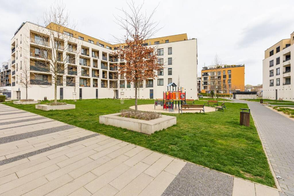 Cityscape Oasis: Active Studio Heaven Bratislava Ngoại thất bức ảnh