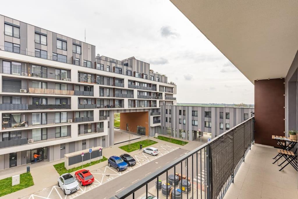 Cityscape Oasis: Active Studio Heaven Bratislava Ngoại thất bức ảnh