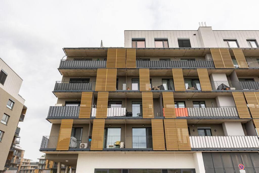 Cityscape Oasis: Active Studio Heaven Bratislava Ngoại thất bức ảnh