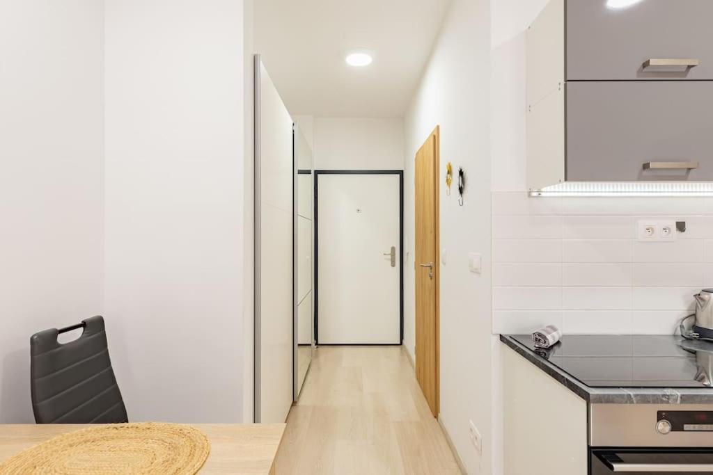 Cityscape Oasis: Active Studio Heaven Bratislava Ngoại thất bức ảnh