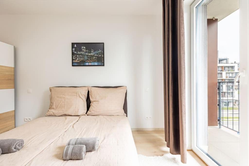 Cityscape Oasis: Active Studio Heaven Bratislava Ngoại thất bức ảnh
