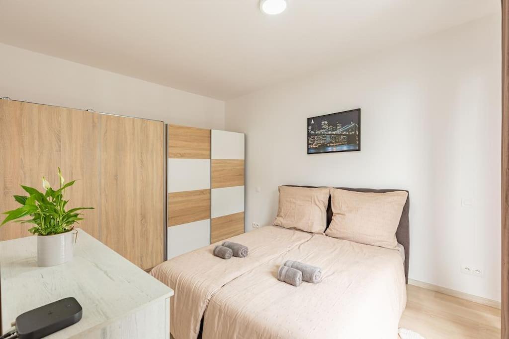 Cityscape Oasis: Active Studio Heaven Bratislava Ngoại thất bức ảnh