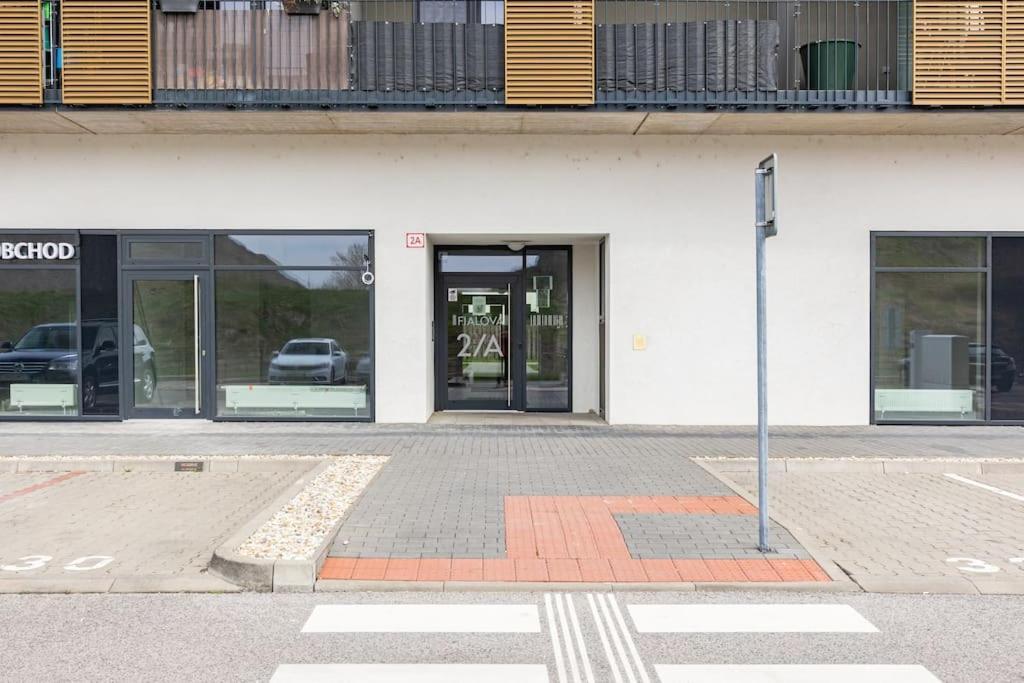 Cityscape Oasis: Active Studio Heaven Bratislava Ngoại thất bức ảnh