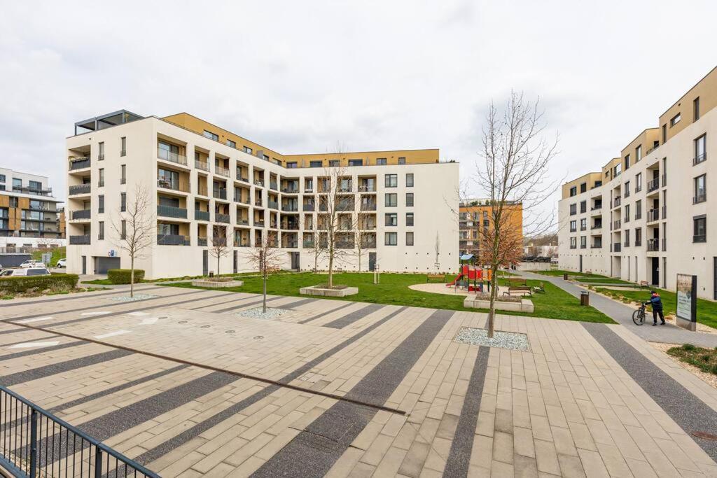 Cityscape Oasis: Active Studio Heaven Bratislava Ngoại thất bức ảnh
