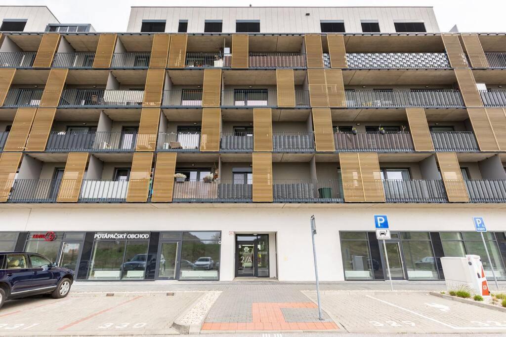 Cityscape Oasis: Active Studio Heaven Bratislava Ngoại thất bức ảnh