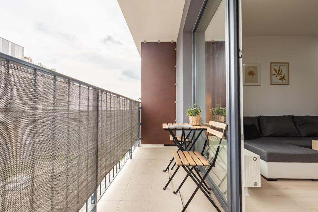Cityscape Oasis: Active Studio Heaven Bratislava Ngoại thất bức ảnh
